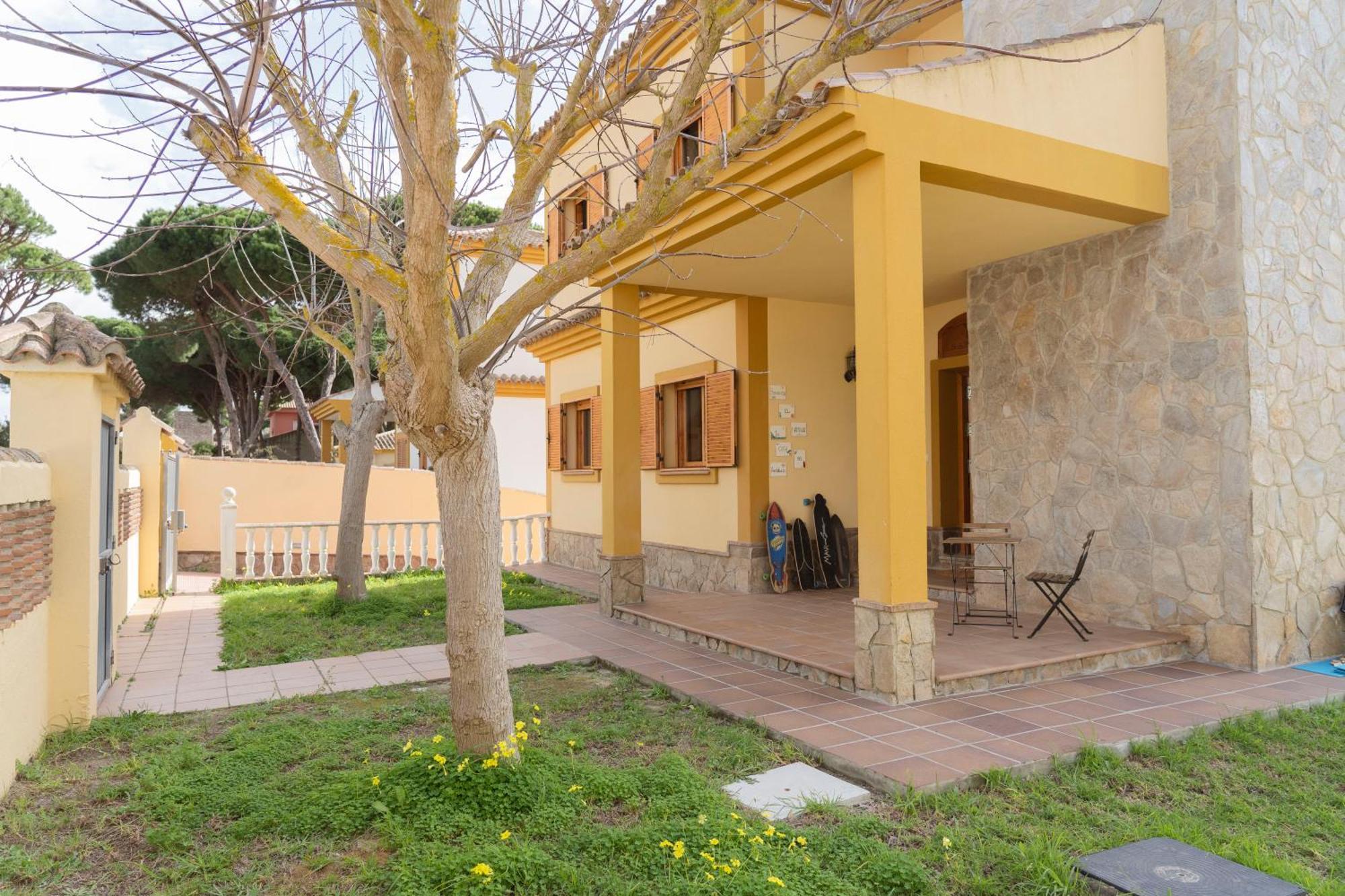Namawa Surfhouse Hostel Chiclana de la Frontera Exterior photo